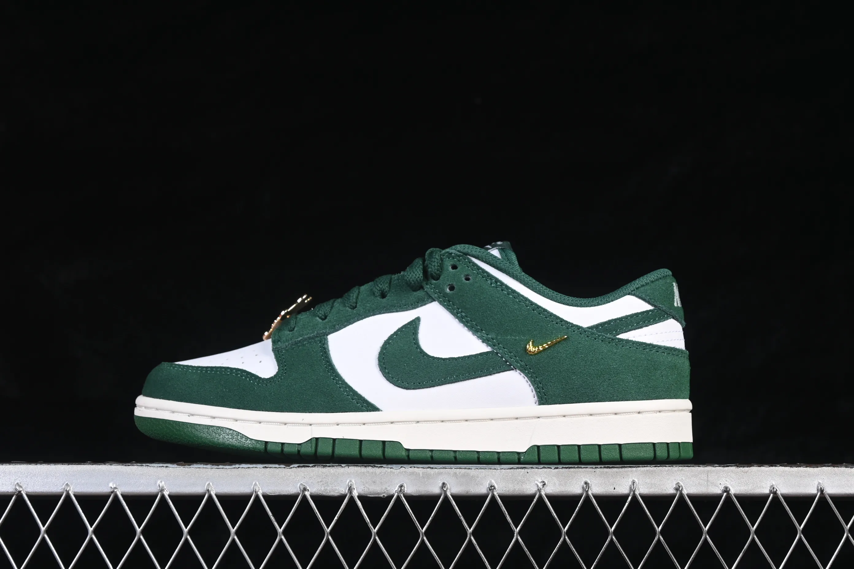 All Categories Nk SB Dunk Series Nk SB Dunk Low Low-top sneakers Nike SB Dunk Low Year of the Horse White Green Low-top casual sneakers IB4417-100